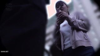 [CLUB-882] A married woman with a stroller stalks and forcibly assaults a woman