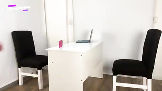 Latina entrega el culo en entrevista de trabajo