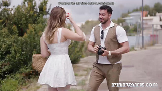 Amalia Davis, un encuentro casual y unas fotos especiales dan lugar a una escena anal caliente