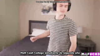 MILF rubia da clases particulares a un chico malo en el dormitorio