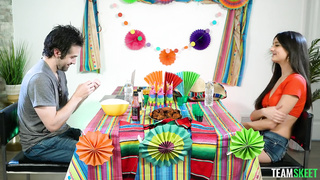 Eliza has hot wings before sex