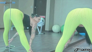 jonathan-jordan-studio-i-can-help-you-with-your-pain