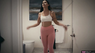 Lily Winters - Thrill Me, Lily (11.11.2025) rq