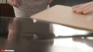 Katie Kinz - Flirty Katie Kinz Gets Lunch On The Boss (03.12.2025) rq