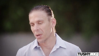 Lily Starfire assup tushy