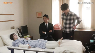 [SONE-881] A married woman with injuries on both hands and feet is cared for with obvious ulterior m