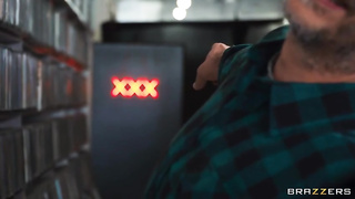 Hot Flasher Wants Porn Flicks And Dick