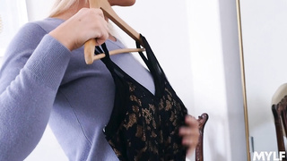 Jojo Kiss Besides London River