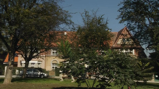 Bourgeoise A Vendre (2005) (1080)