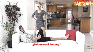 Katie Morgan Slut Follando en sofá