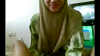 fair bangladeshi hijabi aunty/bhabhi sucking her young nephew dick