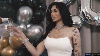 Ariana Starr - 6' 7' with Heels! (01.01.2026) rq