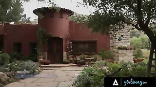 Lesbians having fun together 3022