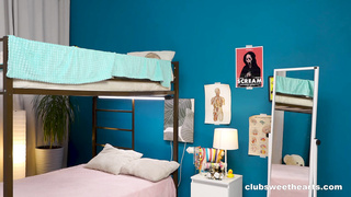 Anastayha Bee And Molly Cute These Ladies Are Great Roommates