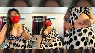 88pink white sexy saree dirty talk Delhi ke Nepali Randi bhabhi