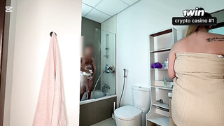 Mi madrastra y yo en el baño - Alina Rai sub español