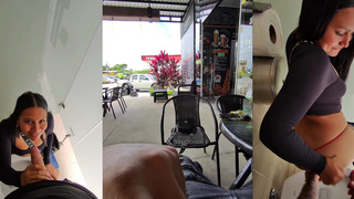 Cogiendo en los baños de la gasolinera