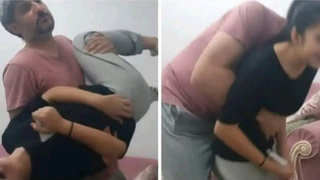 Pakistani father and his daughter leak mms viral video. Abu bs karo video abu dard ho rha