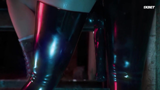 Лезбо кончают от огромного дилдо. Анальные забавы