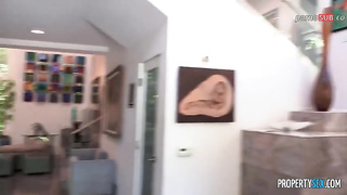 Angel Youngs  - Un trato muy cercano con la agente sub