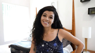 can't keep the cock outside of my stepsister