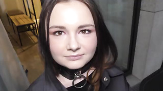 Joven Vivien Doll primera vez con un negro