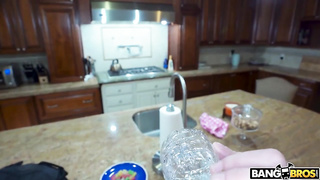 Anissa Kate - Sexo Anal Com a Madrasta Enquanto Pai Dorme - Legendado