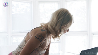 Golpeándolo cerca de casa