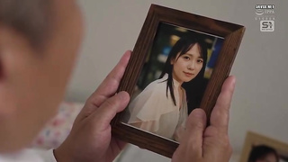 [SNOS-092] Seeing his late wife in his stepdaughter… Replacing mom, she offers her pussy to stepdad