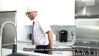 Harper Red - Nieta es descubierta por su abuelo grabando contenido sub esp