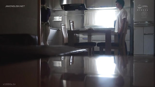 [ROE-472] A night drinking with my beloved mother. Drowning in booze and squirting, I became an adul