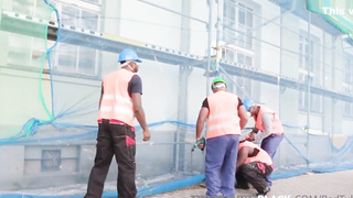 Gina Gerson gangbang doble penetración interracial con los trabajadores