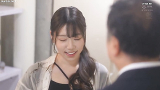 [JUR-666] “You absolutely must not make a sound, okay” I’m a beauty salesman who gets close to store