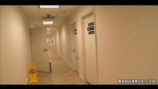 Gianna Michaels, Sara Jay, vs Ramon The Monster (AP) (2008)