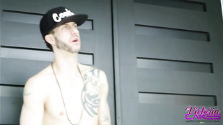 Victoria cakes playing with a friend