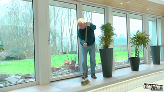 Bonnie Dolce - Viejo caliente junto a la piscina rq