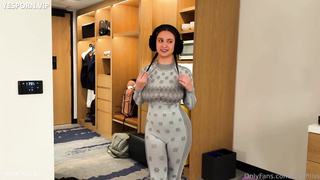 Max & Hailey (Fun Hotel)