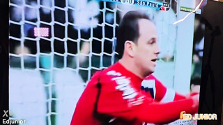 Fodendo uma peituda enquanto assistia ao jogo