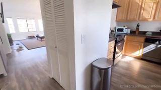 Hannah Lou  - Encuentro a la mamá de mi amigo masturbándose sub