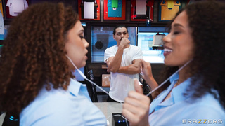 Skyla Sun n Willow rider 3some