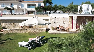 Todos querem comer essa hospede gostosa