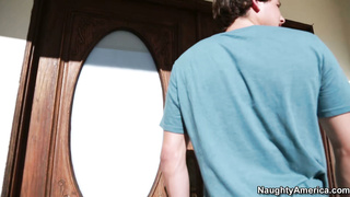 Phyllisha Anne vs Taylor Nixon cougar