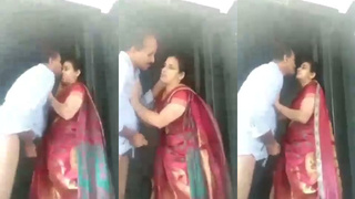 Cheating mallu aunty in saree quick sex with neighbour