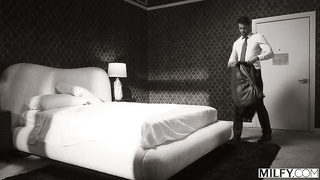 Bambi Blitz - Hot MILF Catches Voyeur And Fucks Him (29.04.2026) rq