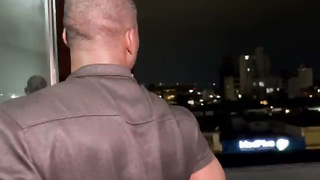 Casera latina trío con los inquilinos