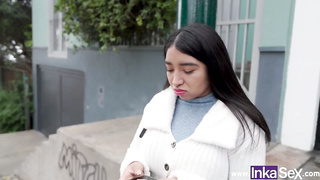 Chica universitaria mexicana tetona es follada por un falso profesor