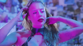 Summer Vixen loves to be Roughed Up