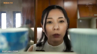 [ROE-256] The most beloved woman falls. A commemorative trip for Mothers Day with just the two of us 2 video
