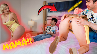 Ayudando con el Plug Anal de Mamá  Sub Español