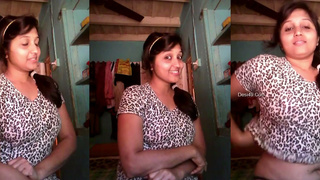 Indian Desi Girl Boob Show